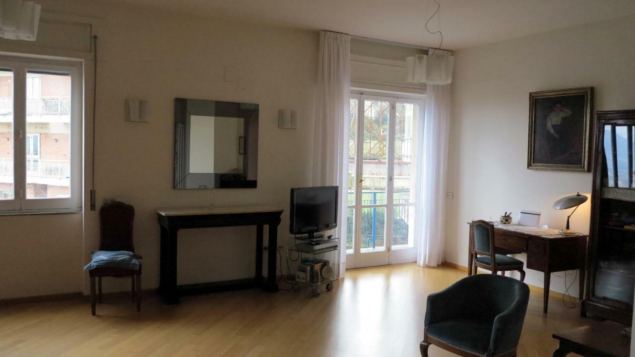 Spacious Panoramic Apartment - Half Way Center-Vomero District เนเปิลส์ ภายนอก รูปภาพ