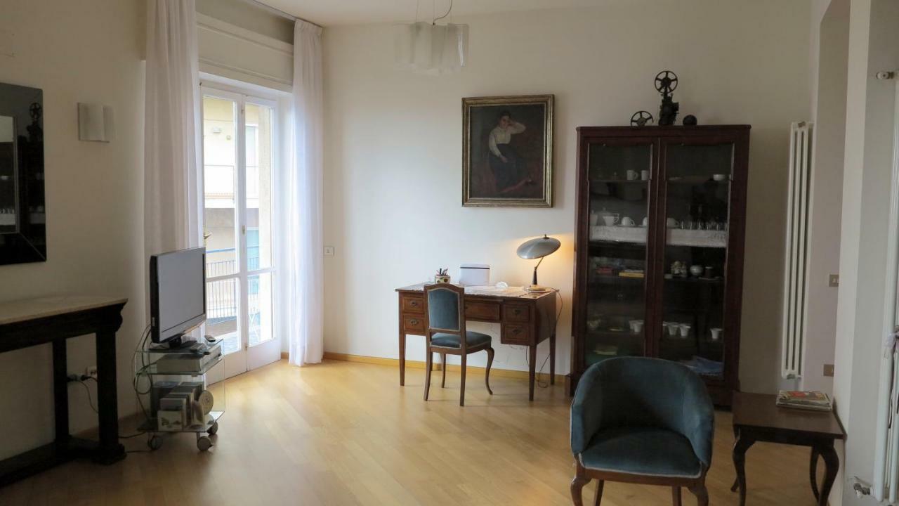 Spacious Panoramic Apartment - Half Way Center-Vomero District เนเปิลส์ ภายนอก รูปภาพ
